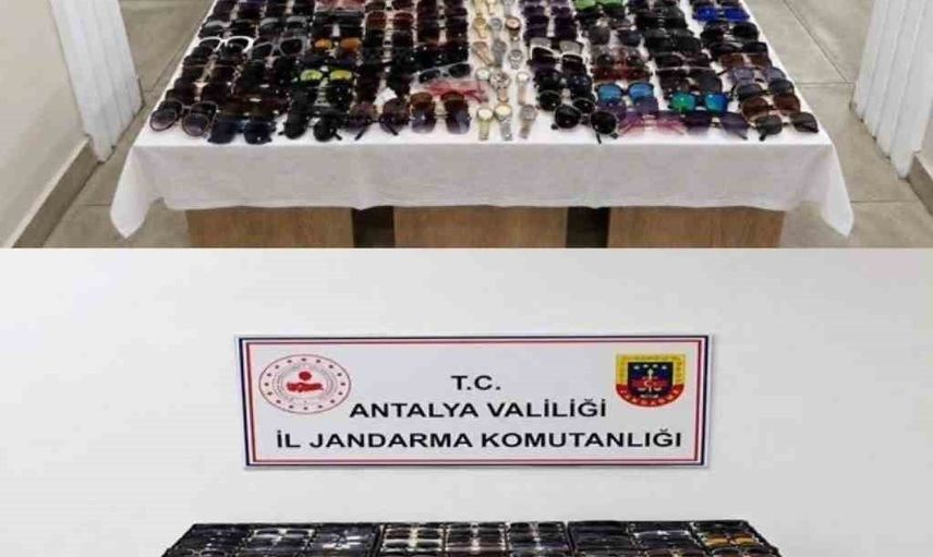 Antalya'da sürdürülen operasyonlarda lüks markalara ait kaçak ürünler bulundu