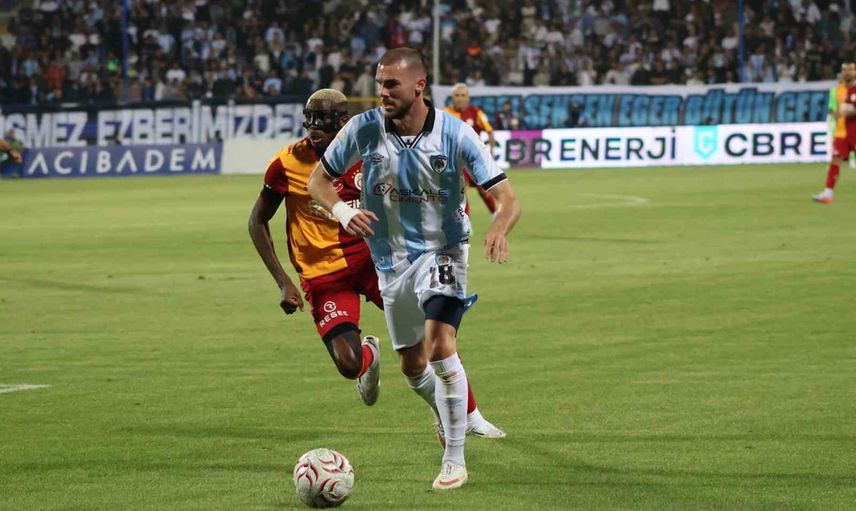 Galatasaray ilk yarıda üstünlüğü ele aldı, Erzurumspor sahasında 3-0 geride