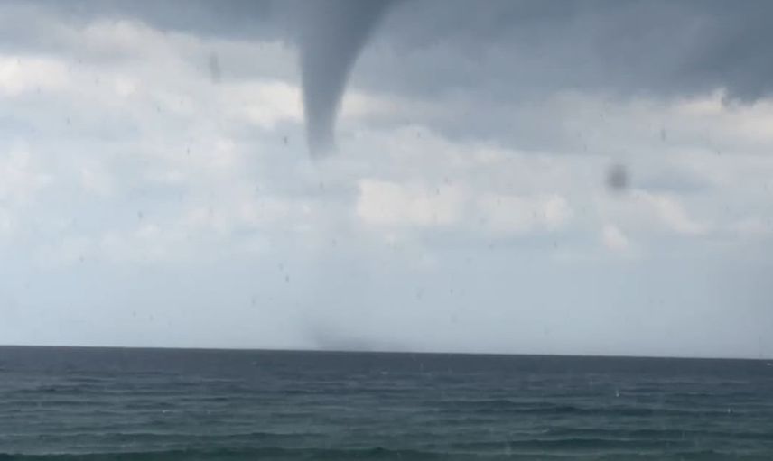 Alanya açıklarında deniz hortumu kıyıya ulaşmadan söndü