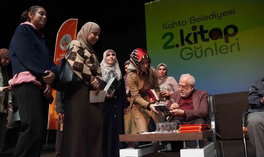 Kâhta'da tarih ve kültür buluşması: İhsan Süreyya Sırma kitap günlerinde okurlarla buluştu