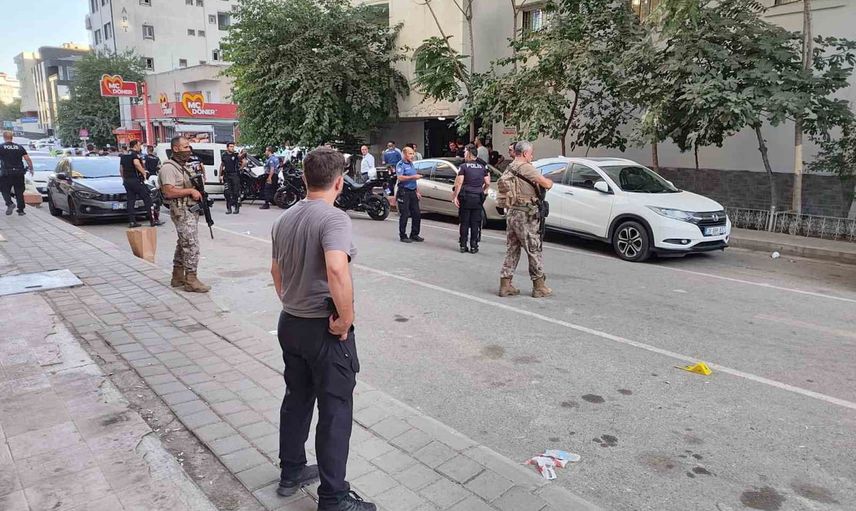 Batman’da caddede silahlı arbede: GAP Mahallesi Turgut Özal Caddesi'nde 3 kişi yaralandı