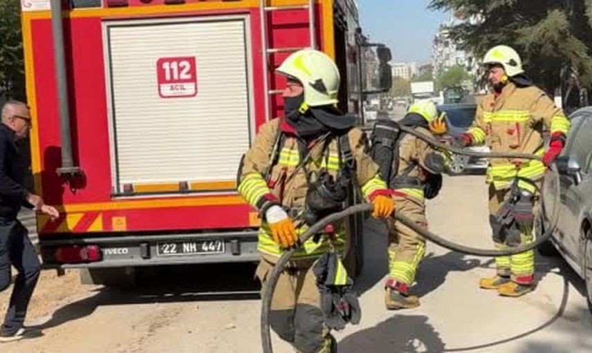Edirne'de Kocasinan Mahallesi'nde 3. kattaki yangın kısa sürede söndürüldü