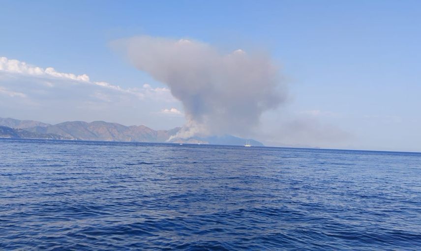 Kabakargı koyu'nda kara ulaşımı zor bir bölgede orman yangını çıktı