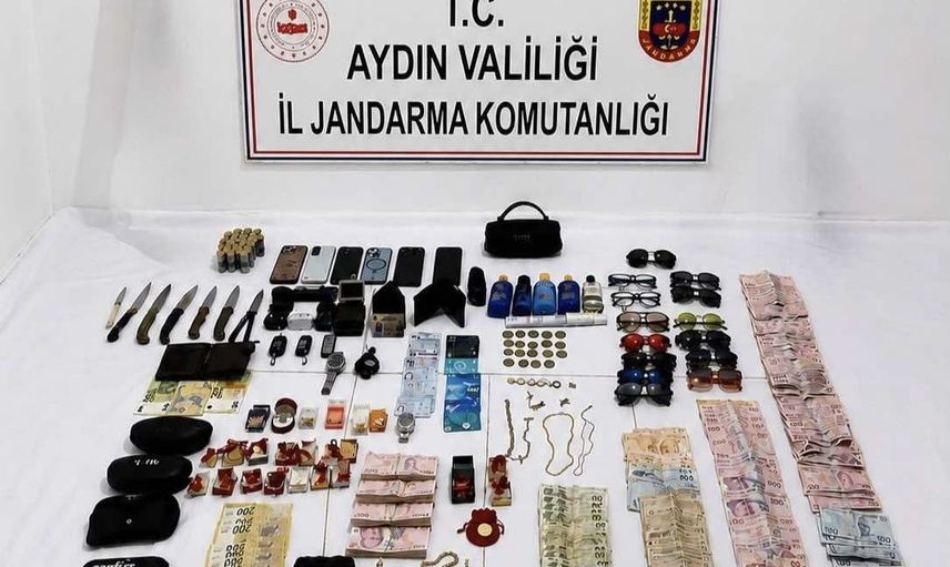 Sahte kimlikle silahlı çanta hırsızı Kuşadası'nda suçüstü yakalandı