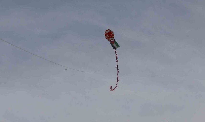 Kahta'da gökyüzüne umut bırakıldı: uçurtmalar Gazze'deki çocuklar için uçtu
