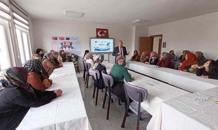 Niğde halk eğitimi merkezi erasmus deneyimlerini Çiftlik’te aktardı