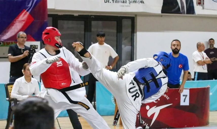 Sivas'ta minderde rekabet: doğu grubu taekwondo müsabakaları tamamlandı