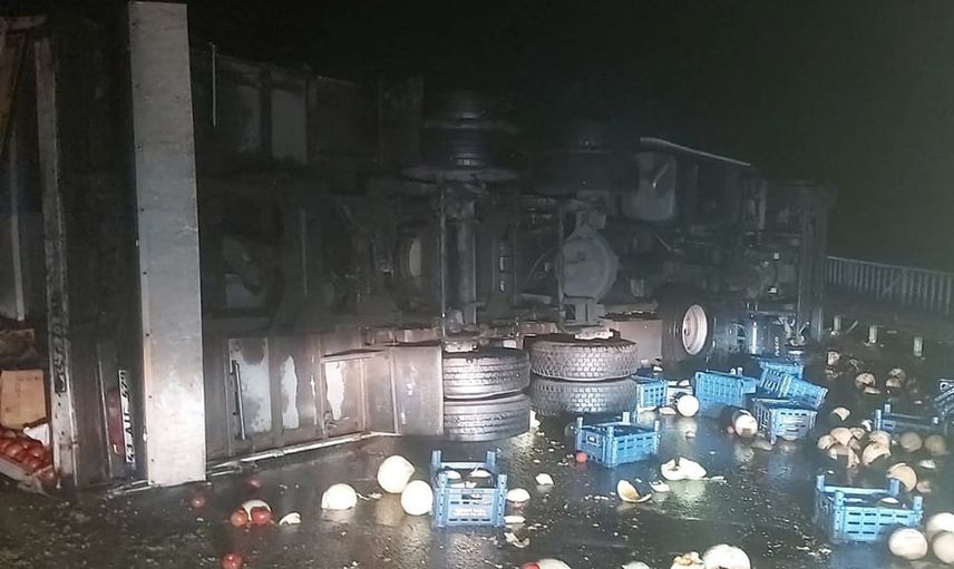 Yağışın etkisiyle D300'te dört aracın karıştığı zincirleme kaza: 7 yaralı