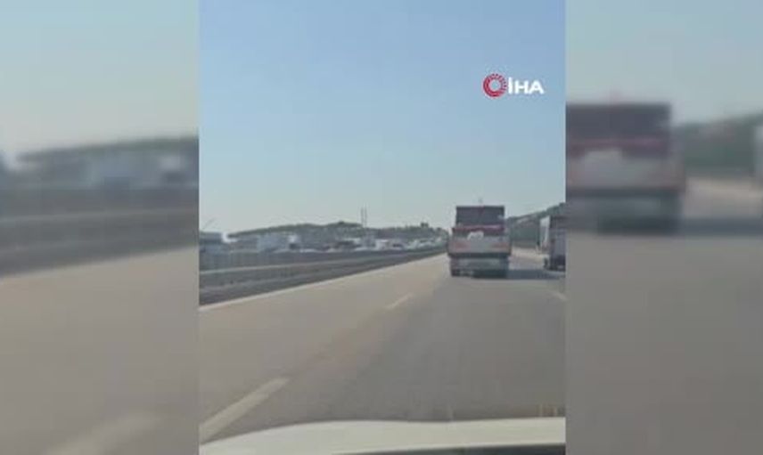 Bursa otobanında kaza trafiği kilitledi: kamyonetin çarptığı otomobilde yaşlı kadın yaşamını yitirdi