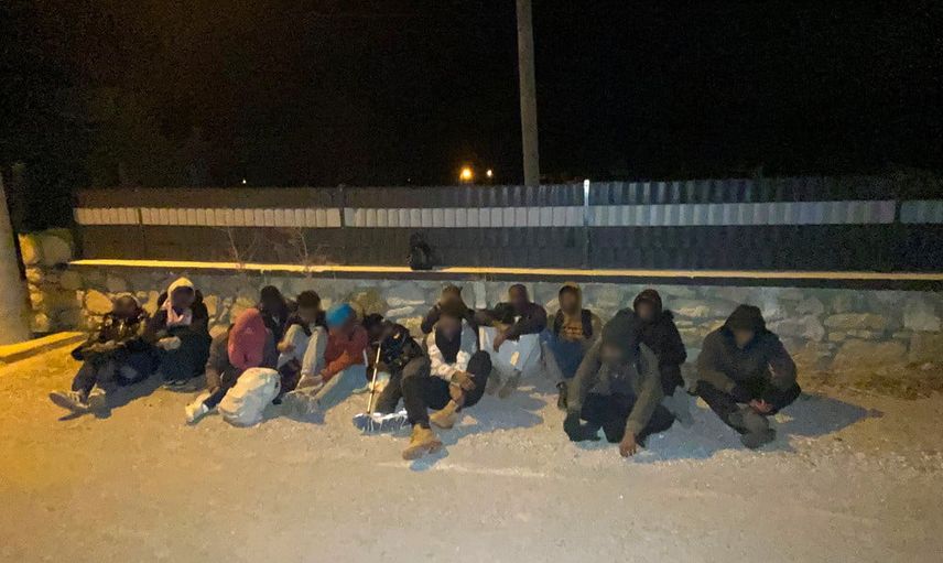 İmece koyunda gece operasyonu: sahil güvenlik ve jandarmadan 16 göçmen yakalandı