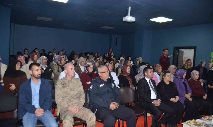 Bulanık'ta aile odaklı madde bağımlılığı semineri
