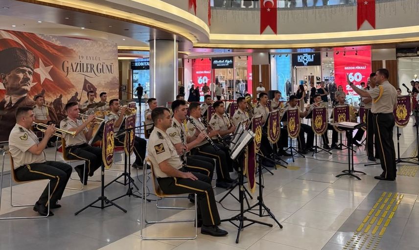 Gaziler günü için Malatya'da bando konseri