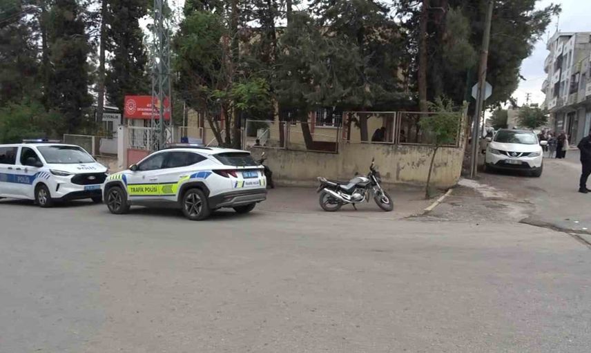 Kilis’te yolda çarpışma: motosikletteki iki kişi hastaneye kaldırıldı
