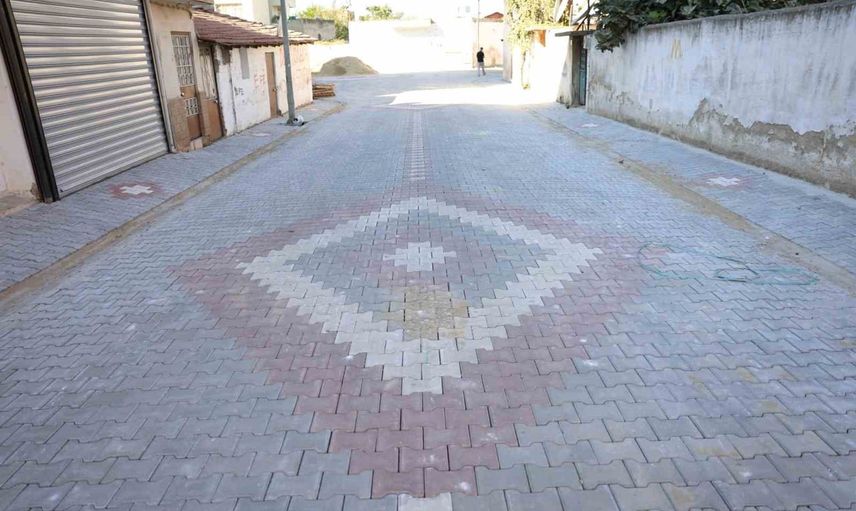 İncirliova İstiklal Mahallesi'nde yollar modernize ediliyor