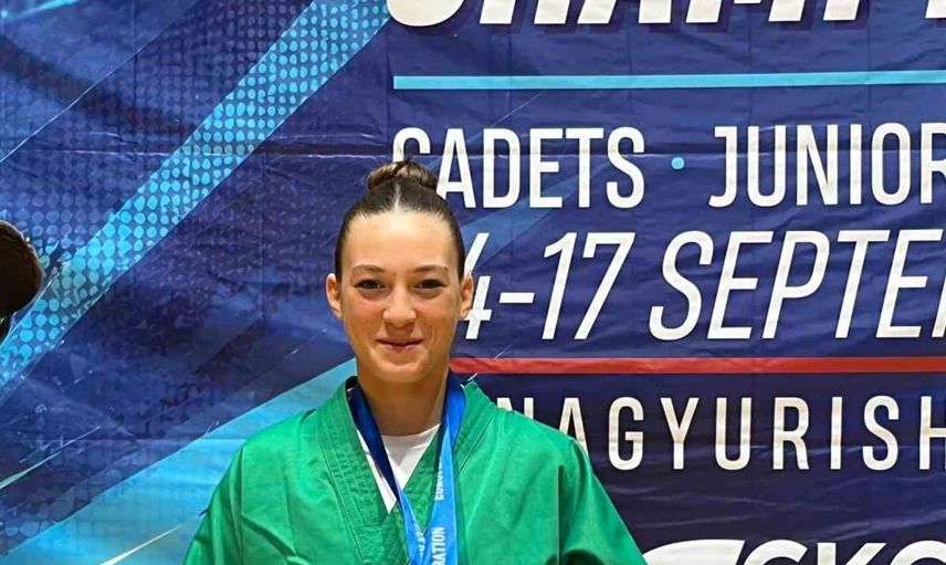 Tuana Kambur 63 kiloda Avrupa kuraş şampiyonu oldu