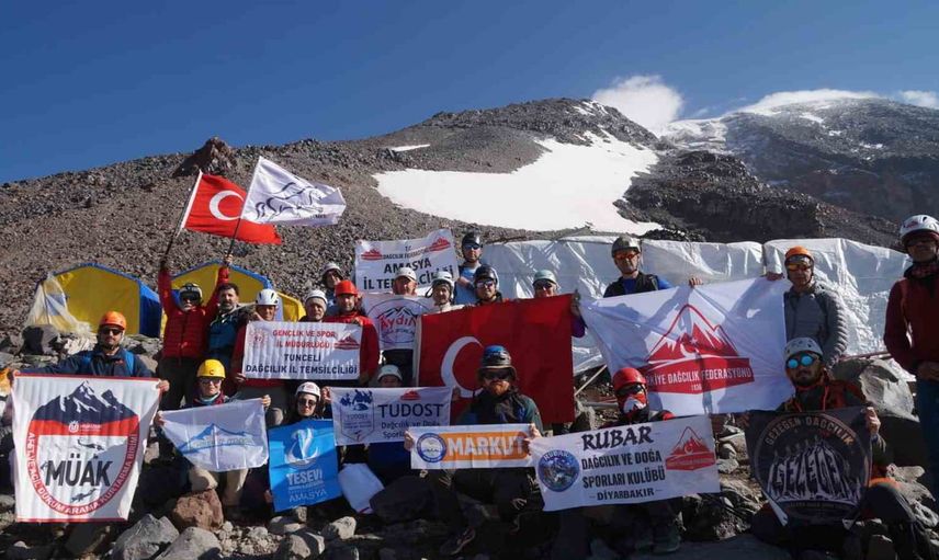 Ağrı'da 4 bin 200 metrede Demirci'nin gurur günü