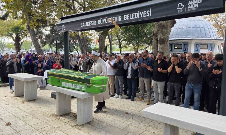 Bandırma'da trafik kazasında yaşamını yitiren motokurye uğurlandı