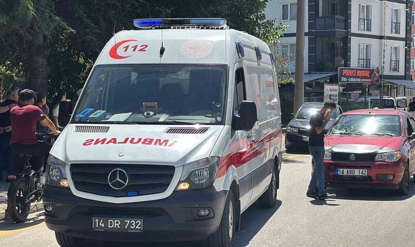 Bolu'da cami önü yaya geçidinde çarpışma: yaşlı adama müdahale edildi