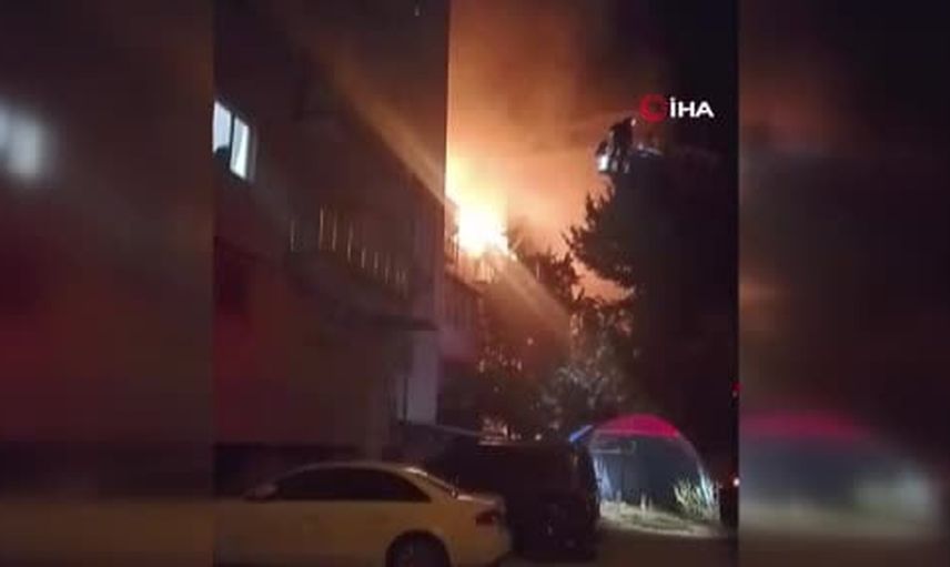 Gölhisar'da gecenin sessizliğini bozan çatı yangını büyük maddi kayba yol açtı