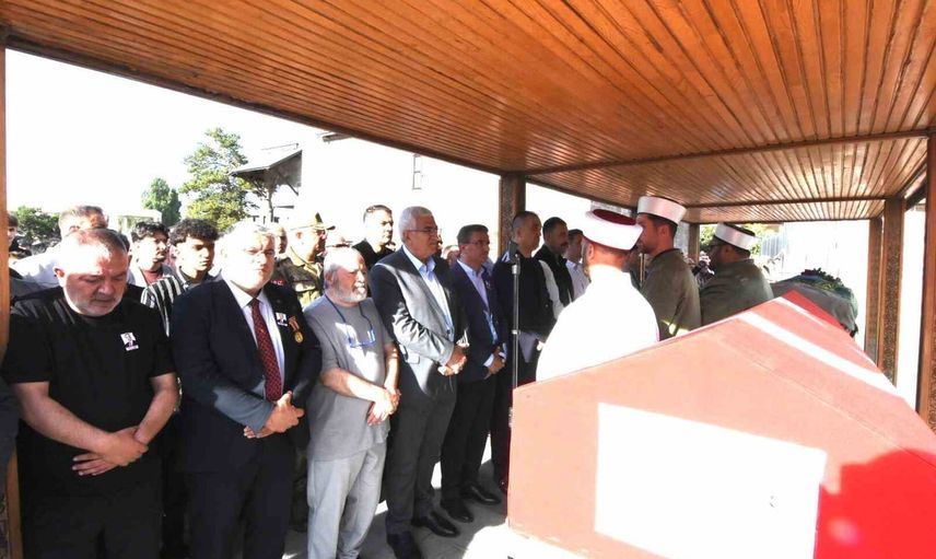Erzurum’da iki ayrı veda: akademisyen ve gazi son yolculuğuna uğurlandı