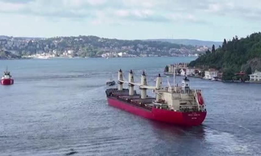 Boğaz geçişleri geçici durdu: Hacı Hüseyin emniyet amaçlı demirledi
