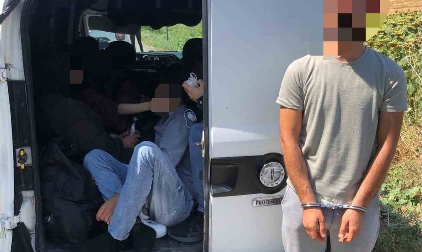 Uzunköprü'de sınır bölgesine bırakılmak üzere getirilen 12 düzensiz göçmen yakalandı