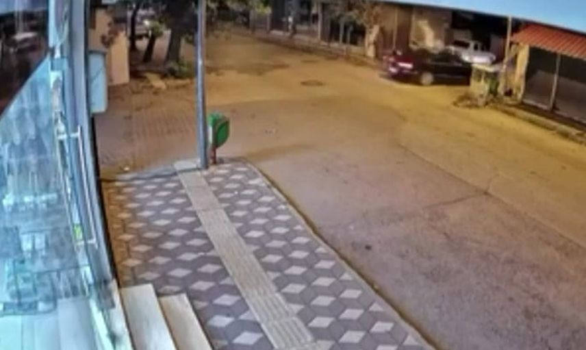 Kameralara yansıyan kaza: Kahta'da motosiklet ile otomobil çarpıştı, bir yaralı ağır