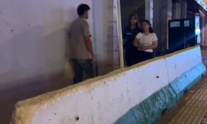 bursa'da ters yola giren sürücü polis ve gazetecilere saldırdı, kadın tutuklandı