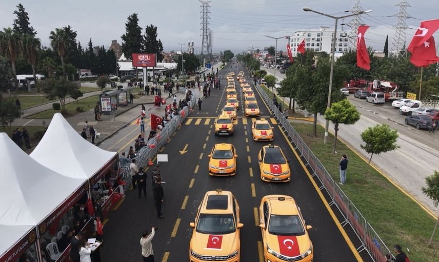 Osmaniye'de 103. yıl coşkusu valilikte kartal dansı ve özel harekât gösterisiyle yükseldi
