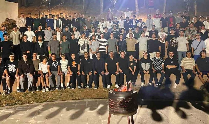 Kamp ateşi etrafında üniversiteyi anlattı: rektör Kızıltoprak gençlerle buluştu