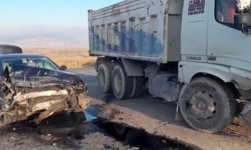 Karapınar'da kamyon ile otomobil çarpıştı: yolcu hastaneye kaldırıldı