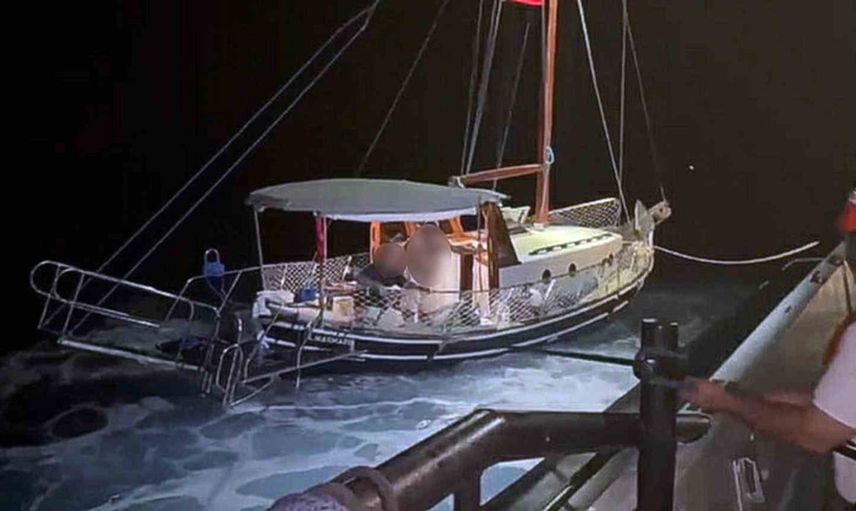 Marmaris açıklarında sürüklenen yelkenli Sahil Güvenlik tarafından Marmaris Marina'ya çekildi