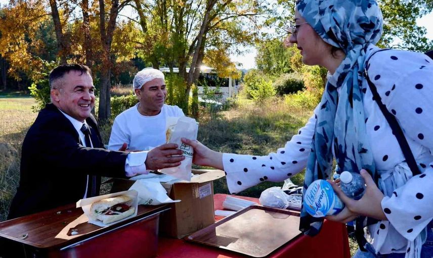 Pelitözü Gölpark'ta köfte, müzik ve yeni dostluklar