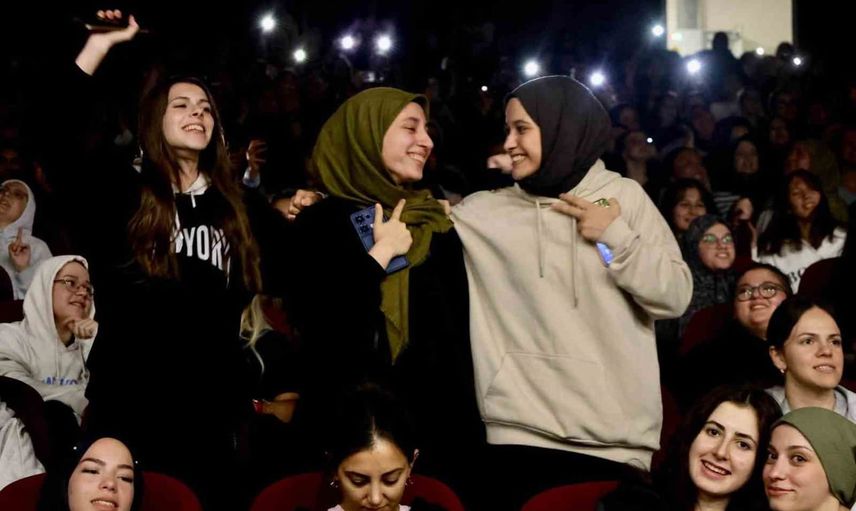Yurt hayatına müzikli başlangıç: Halime Hatun yurdu yeni öğrencileri ağırladı