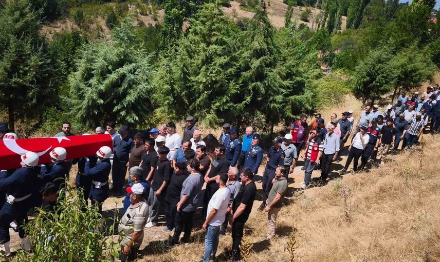 Sarkatlar’ta vefa: Kıbrıs gazisi Nazlım Abay son yolculuğuna uğurlandı