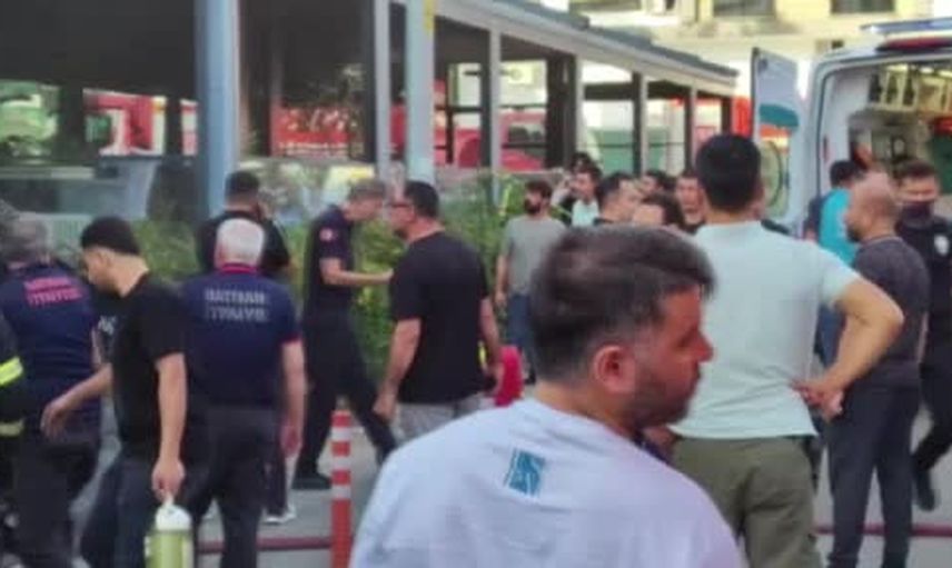 Batman'da spor salonunda çıkan yangında yaklaşık 30 kişi içeride kaldı