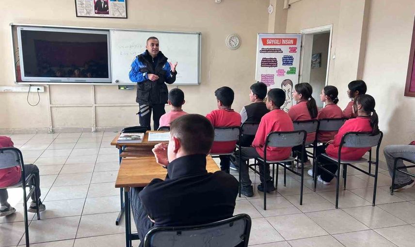 Kars'ta köy okulunda öğrencilere güvenlik ve dijital farkındalık eğitimi