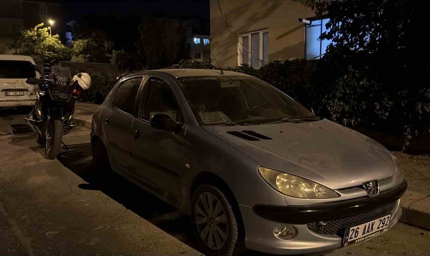 Eskişehir'de sokakta şüphe uyandıran araçtan uyuşturucu çıktı