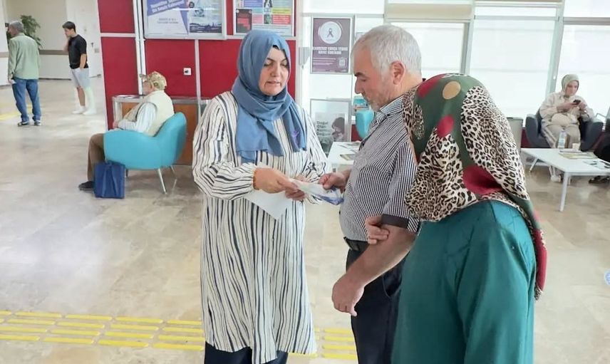 Bayburt'ta mor kurdeleyle kanser farkındalığı: lenfoma ve prostat anlatıldı