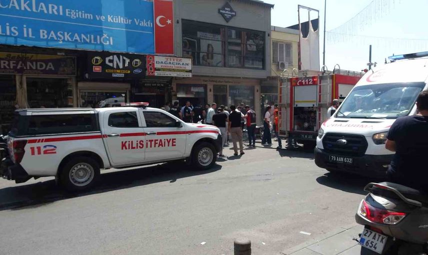 Tatlıcı dükkanında çıkan yangın kısa sürede kontrol altına alındı, dükkan maddi hasar gördü