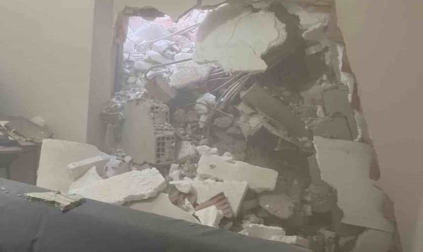 Yıkım sırasında kopan parçalar bitişik daireye girince inceleme başlatıldı