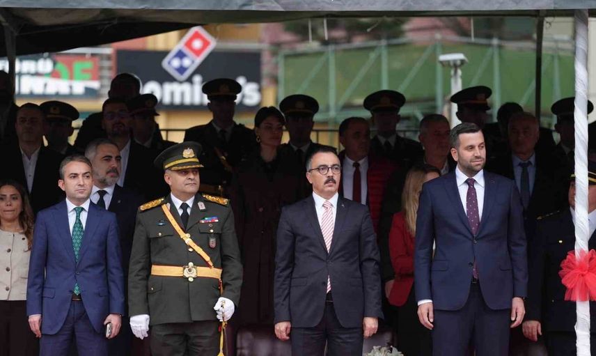 Ataşehir'de 29 ekim coşkusu: kortej ve birlik vurgusu