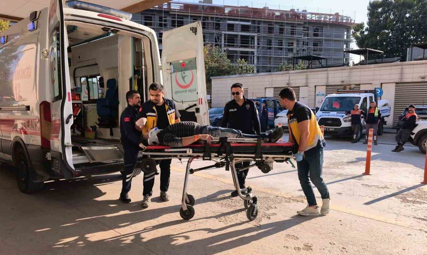 İnegöl'de ampul değiştirken merdivenden düşen mobilya iş yeri sahibi yaralandı