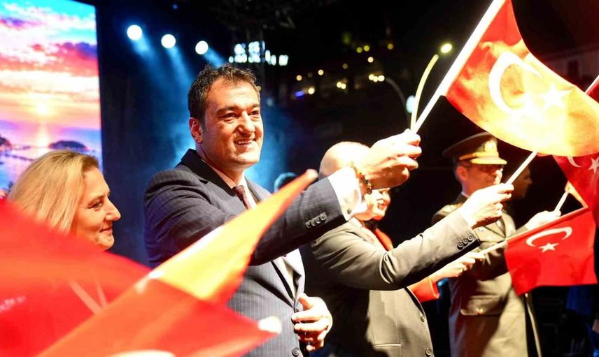 Giresun sokaklarında on binler cumhuriyet coşkusu
