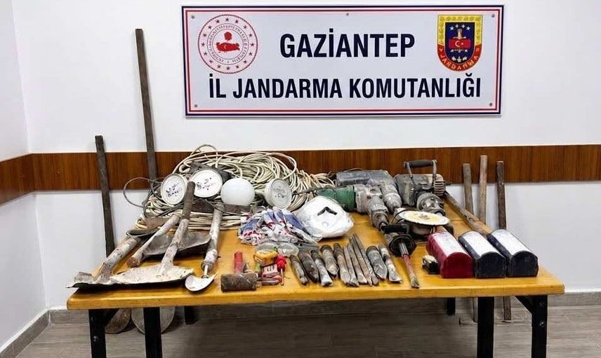 Nurdağı'nda ormanlık alanda izinsiz kazı yapan dört kişi suçüstü yakalandı