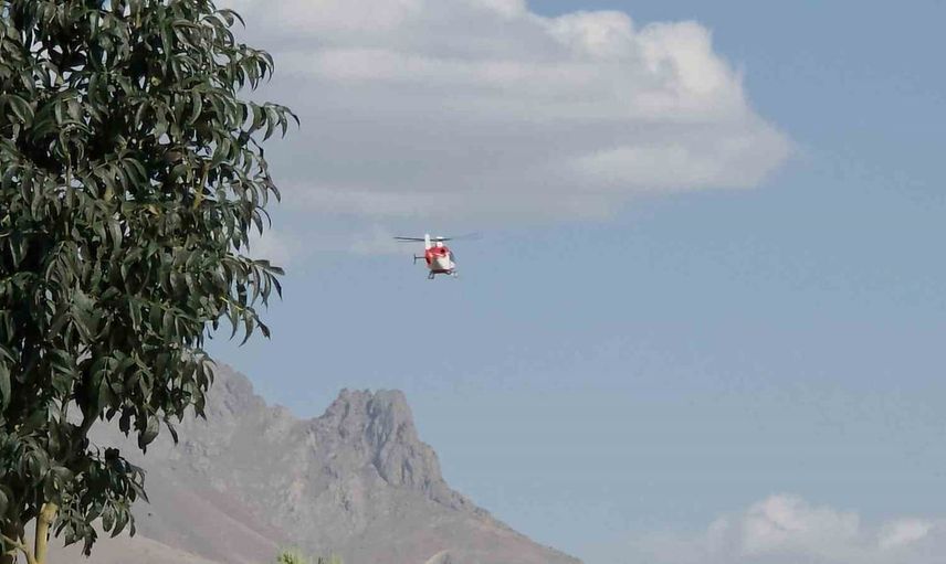 Helikopter ambulansla Van'a getirilen 4 günlük bebek yenidoğan sarılığı nedeniyle tedaviye alındı