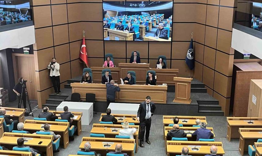 Üsküdar'da yeniden başlayan başkan vekili seçimi mecliste sürüyor