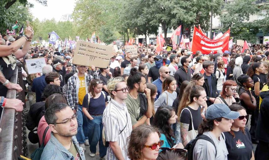 Protestolar: Paris ve birçok kentte polislerin silah kullanımına itiraz