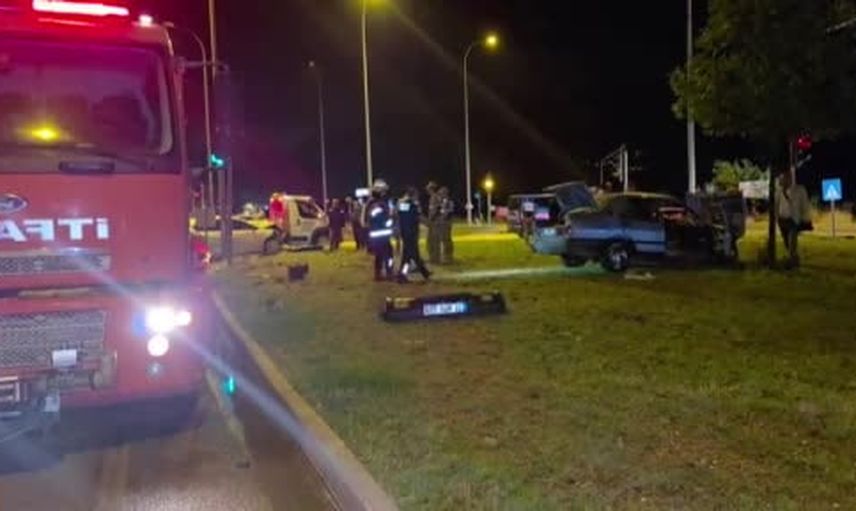 Hassa'da gülkent kavşağında trafik kazası: Tofaş hurdaya döndü, dört yaralı