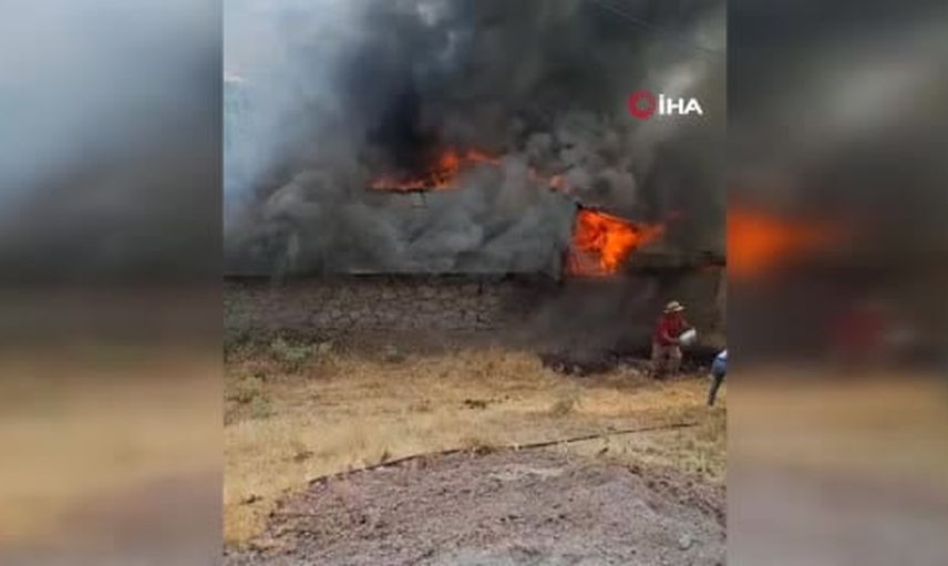 Gevaş'ta ahır yangını çevredeki konutlara sıçramadan söndürüldü